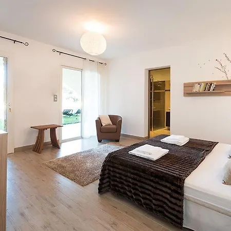 Villa Lumio Sleeps 13 Pool Air Con Lumio (Corsica)