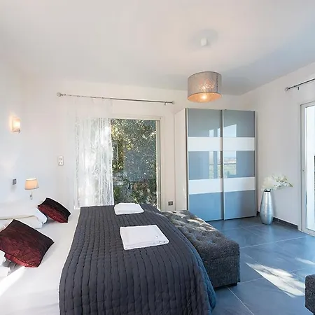Villa Lumio Sleeps 13 Pool Air Con